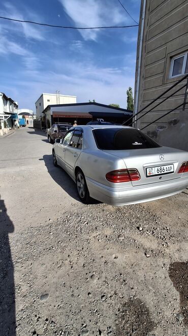 Mercedes-Benz: Mercedes-Benz E-Class: 1999 г., 2.2 л, Механика, Бензин, Седан