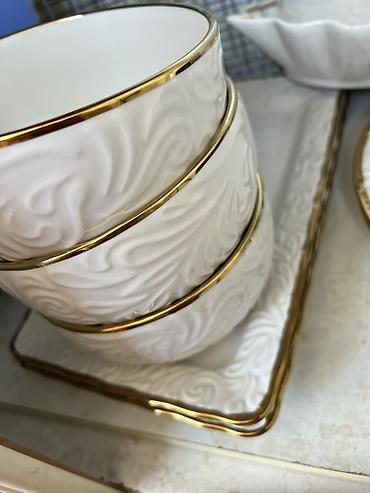 dish sets: Набор сервировочной посуды из белого фарфора с золотистым декором — 1