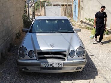 f30 qiymeti: Mercedes-Benz 230: 2 l |