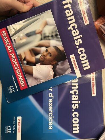Niveau débutant səviyyəsi üçün "français.com" seriyasından Fransız