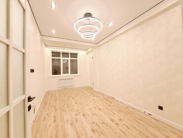 срочно продаётся 1 комнатная квартира в районе ошского рынка: 1 бөлмө, 42 кв. м, Элитка, 3 кабат, Евроремонт