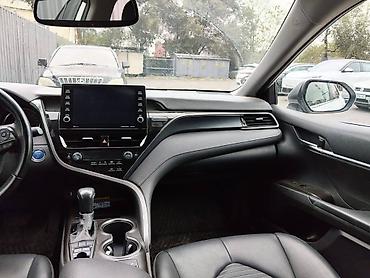 Toyota: Toyota Camry: 2021 г., 2.5 л, Вариатор, Гибрид, Седан — 5