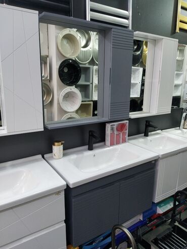 hamam ucun moydadirlar: Ağ rəngli keramika lavabo və tünd boz rəngli ikiqapılı şkafdan ibarət