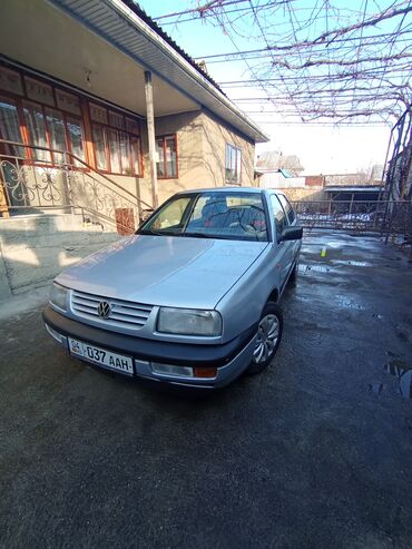 Volkswagen: Volkswagen Vento: 1992 г., 1.8 л, Механика, Бензин, Седан