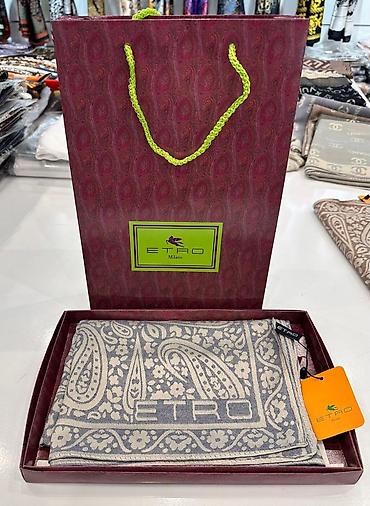 Baş geyimləri: Şarf qutuda - Brend: Louis Vuitton – monoqram naxışlı, təmtəraqlı — 3