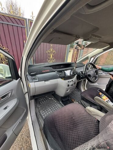 Toyota: Toyota Voxy: 2003 г., 2 л, Автомат, Бензин, Минивэн — 2