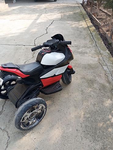 elektrik sukuti: Uşaq elektrikli üçtəkərli motosiklet - Dizayn: Qırmızı-ağ-qara rəng — 2