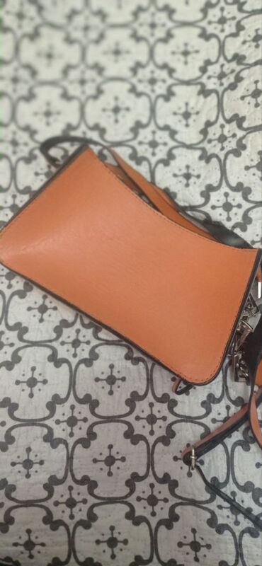 сумки женские оранжевые: Продаю сумму за 300 сом б/у