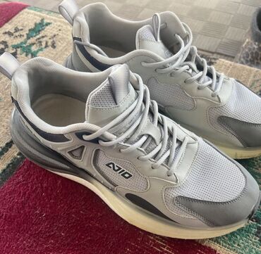 Кроссовки и спортивная обувь: Мужские кроссовки, 46, Adidas, Б/у, цвет - Бежевый, Самовывоз