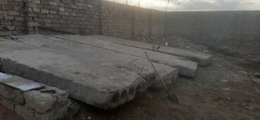 Otaq bitkiləri: 4 eded beton pilte 6 metir uznu 1 eni hamsi bir yerde 200