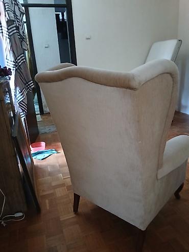 forma ideale akcija fotelje na razvlacenje: Klasična “wingback” fotelja – bež somotska/velur skoro presvucena — 3