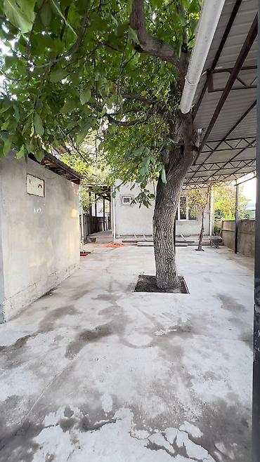 Продажа коттеджей и домов: Срочно продается дом в городе Бишкек по улице Кумарыкской 18площадью — 4