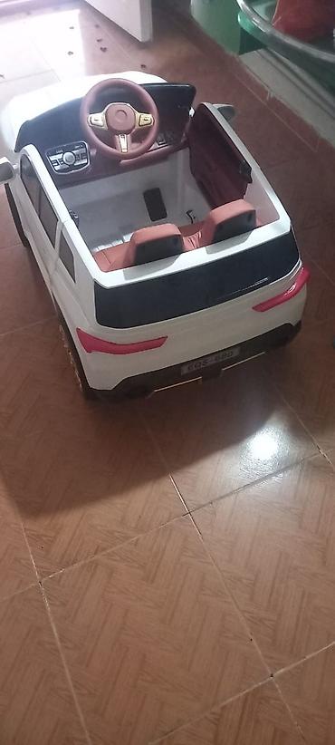 Uşaq dünyası: Uşaqlar üçün elektrikli mini avtomobil – SUV dizaynı - Korpus: ağ — 1