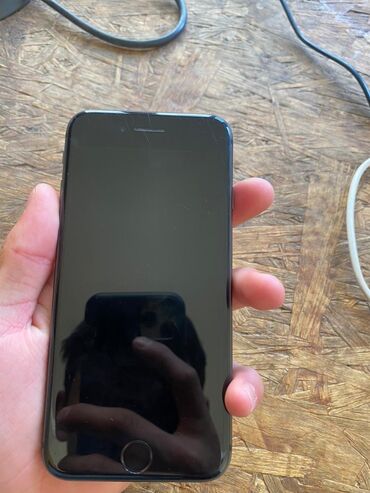 Apple iPhone: IPhone 8, 64 ГБ, Черный, Зарядное устройство, Кабель, 77 %