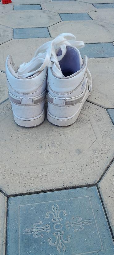 Айымдардын бут кийими: Кроссовкалар, 38, Air Jordan, Жаңы, түсү - Ак, Акылуу жеткирүү — 3