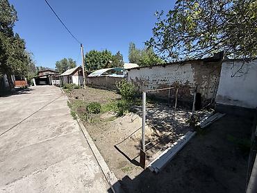 Продажа коттеджей и домов: 🏡 Продаётся уютный дом в Кара-Балте! 📍 Адрес: ул. Центральная, 174Б — 2