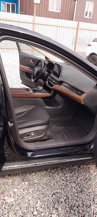 Другие детали салона: Автомобиль — кроссовер полноразмерных сидений. - Отделка — 9