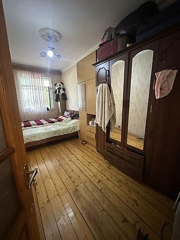 2 otaqli menzil 1/5 mertebe otaq yoldasi xanim axdarilir. Kommunal