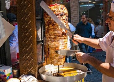 dönərçi baba: Salam Donerci isi Axtarram Aftavagzala yaxin eraziler olsun.Gece smeni