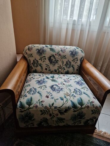 Έπιπλα: Μονοθέσιος καναπές