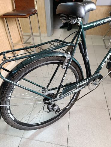 Yaşıl rəngli, kişi üçün nəzərdə tutulmuş "City Bike" şəhər velosipedi