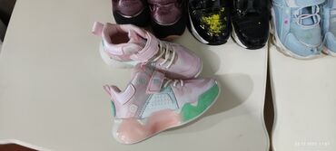 Детская обувь: Детская обувь (несколько пар, разные модели и цвета) цены и размеры — 12