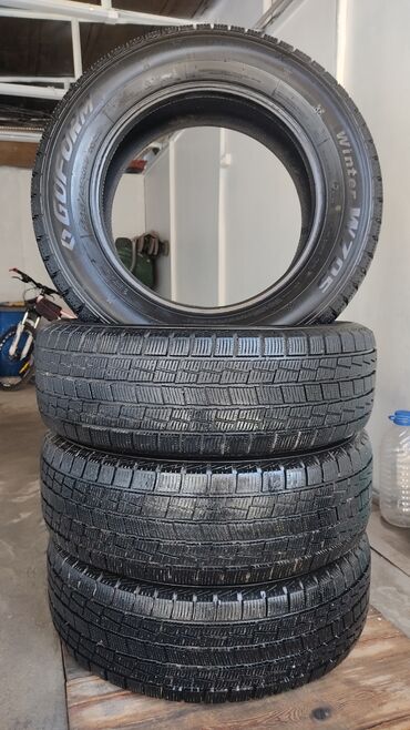 комплект зимней резины: Шины 225 / 65 / R 17, Зима, Б/у, Комплект, Легковые, Maxxis