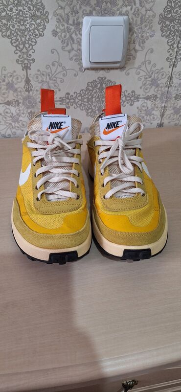 Кроссовки и спортивная обувь: Продаю Nike оригинал размер 36 состояние хорошее прошу 2000 сом
