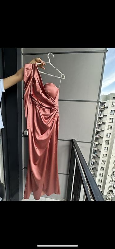 Платья: Вечернее платье, А-силуэт, Длинная модель, Атлас, С рукавами, Один рукав, S, M, L — 6