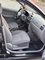 Kia: Kia Rio RS, qara rəng, hetçbek gövdə. Əsas xüsusiyyətlər: - 5 qapılı — 3