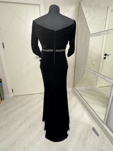 Dəstlər, kostyumlar: Qadın geyimləri 1) Bej rəngli trikotaj dəst – 10 AZN - V-yaxa — 28