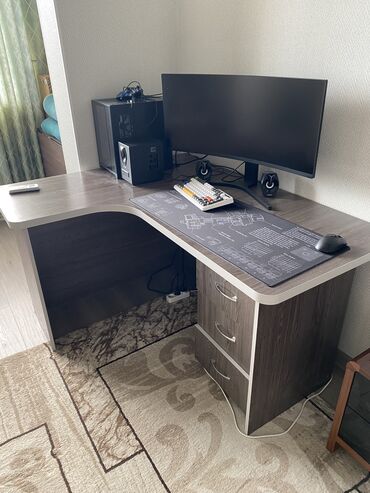 столы с эпоксидной смолой цена: Комплект офисной мебели, Стол, цвет - Серый, Б/у