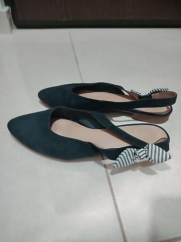 Ženske slingback baletanke na malu petu - Boja: tamno plava/teget -