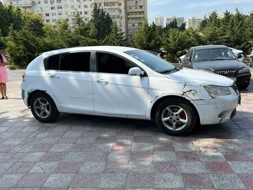 Masin satilir.Il 2013.Motor 1.8.Avtamat.Tekerler 4 du de teze.Kasmetik