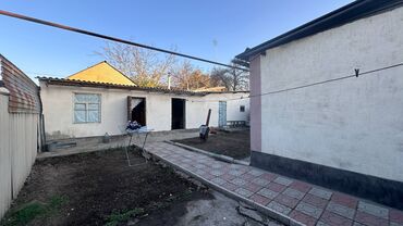 продам дом в коттеджном городке: Барак, 78 кв. м, 4 бөлмө, Кыймылсыз мүлк агенттиги, Эски ремонт