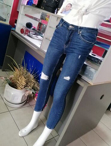 Farmerke: Farmerice jednom nošene
Vel 27
BUKVALNO nove — 4