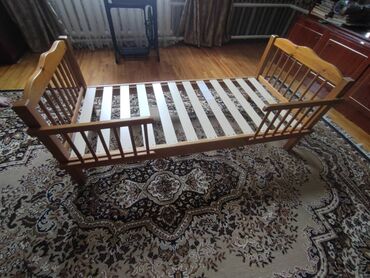 купить бу кровать с матрасом: Продается детская кроватка с матрасом. Размер длина 140 см ширина 70