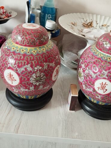 декоративные вазы: Старый Китай, две большие чайницы, сахарницы, с деревянными