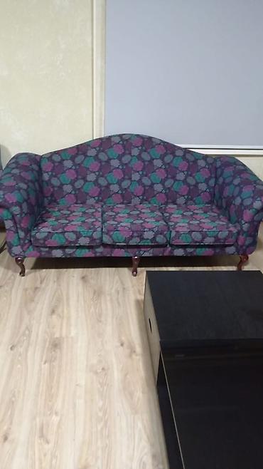 sofa: Продаю комплект мягкой мебели: диван + кресло 🔹 Диван (трёхместный) – — 2