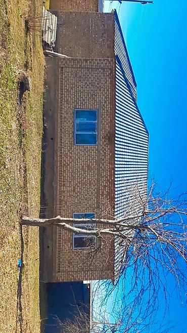 Продажа коттеджей и домов: Дом на участке 25 соток,г.Кара-Балта,село Бекитай. - Кирпичный — 17