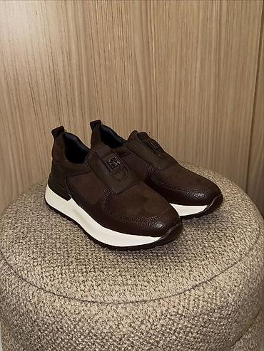 Qadınlar üçün slip-on idman ayaqqabıları - Modellər: 3 variant – tünd