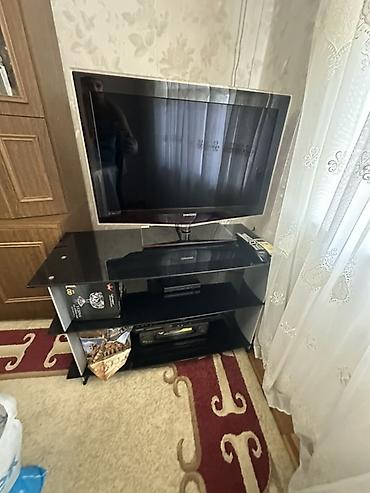Televizorlar: Samsung televizor + şüşə TV stendi - Brend: Samsung - Ekran: təxminən — 3