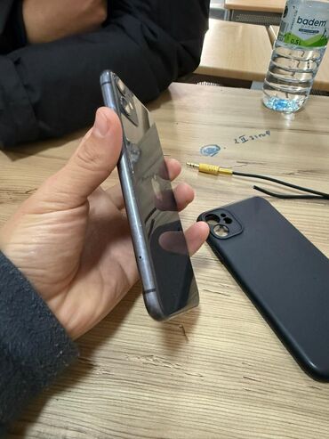 Apple iPhone: IPhone 11 — 4