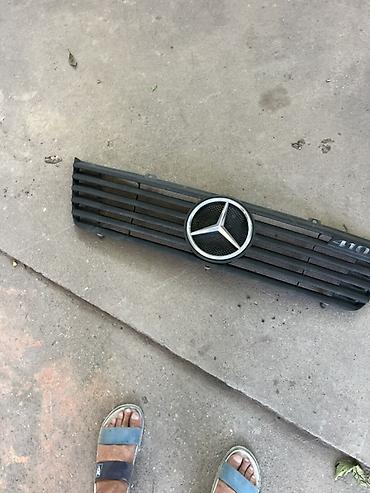 рещетки: Решетка радиатора Mercedes-Benz 1999 г., Б/у, Оригинал — 2
