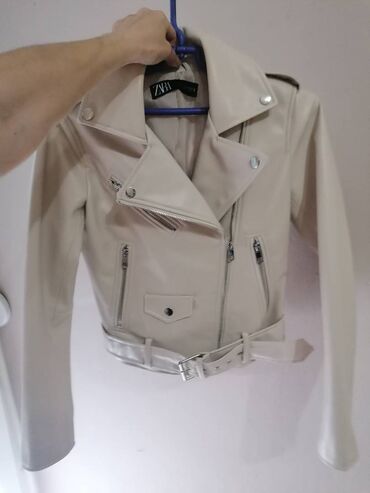 bež mantil kombinacije: Zara kozna jakna XS. Obučena 2,3 puta, zadnja cena uplata pa slanje