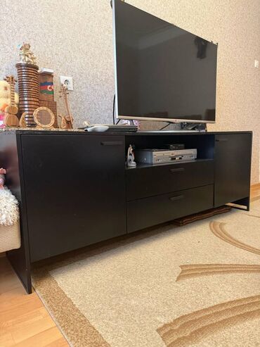 işlənmiş ev qapıları: TV stent Təcili Satılır qapılarında vakum var. 2 şkafı 2 sürməsi var