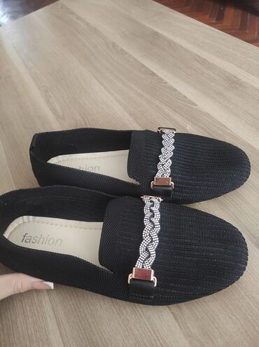 Tuflilər: Tuflilər, Ölçü: 40, rəng - Qara, Yeni