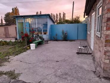 продаются дома село ленинское: 2 м², 3 комнаты, Старый ремонт
