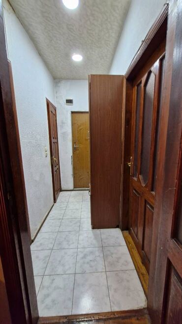 Köhnə tikili: Bakı, 7-ci mikrorayon, 3 otaqlı, Köhnə tikili, m. Azadlıq Prospekti, 70 kv. m — 3