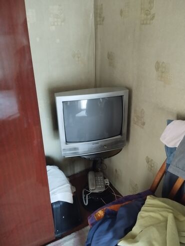 телевизор 37: Телевизор Samsung с кинескопом (CRT), серебристый корпус. Компактный